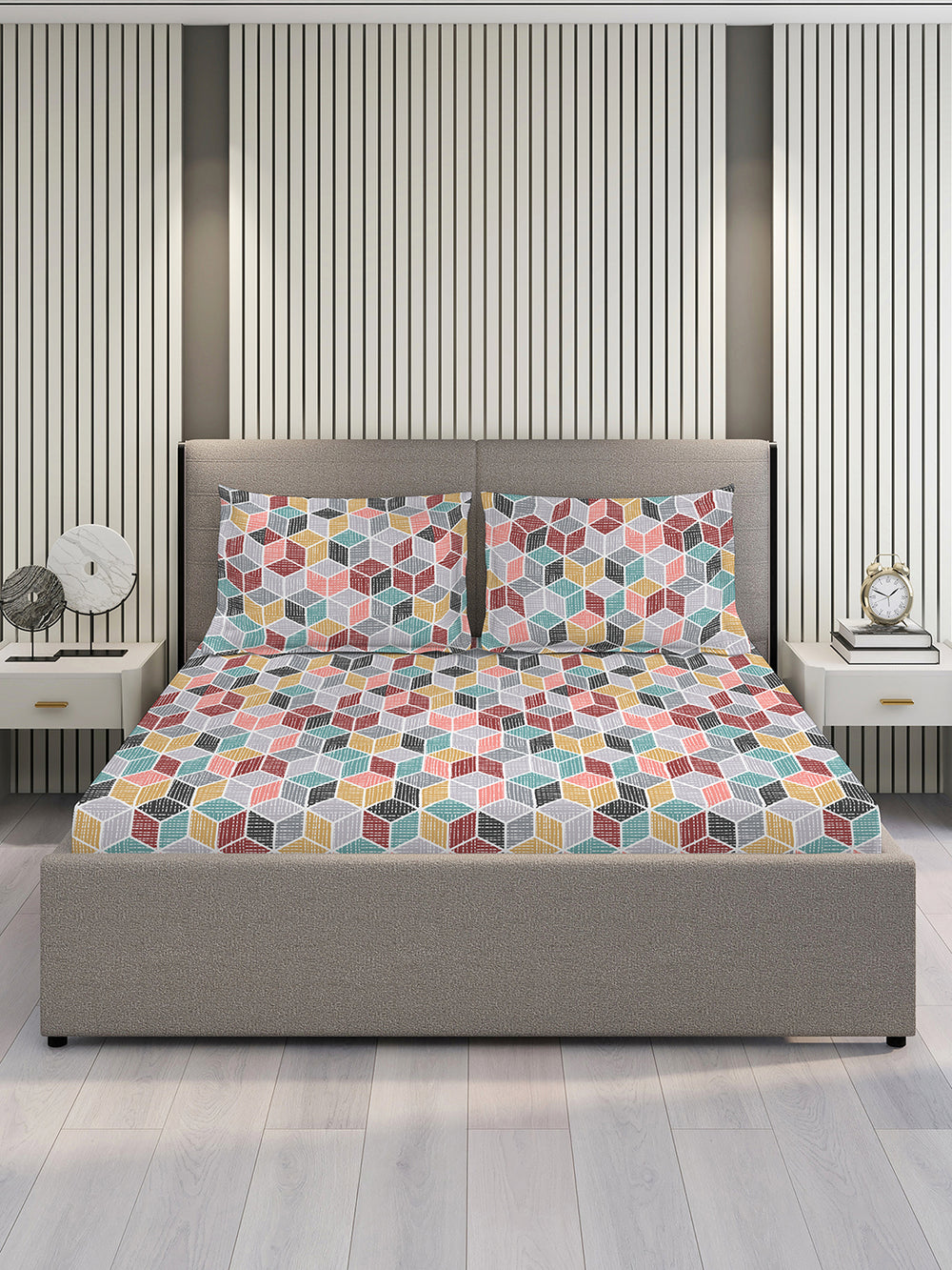 Duracount 225 CVC Multicolor Geometrical 1 King Size Bedsheet with 2 Pillow Covers