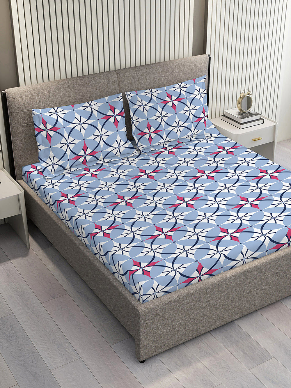 Duracount 225 CVC Blue Geometrical 1 King Size Bedsheet with 2 Pillow Covers