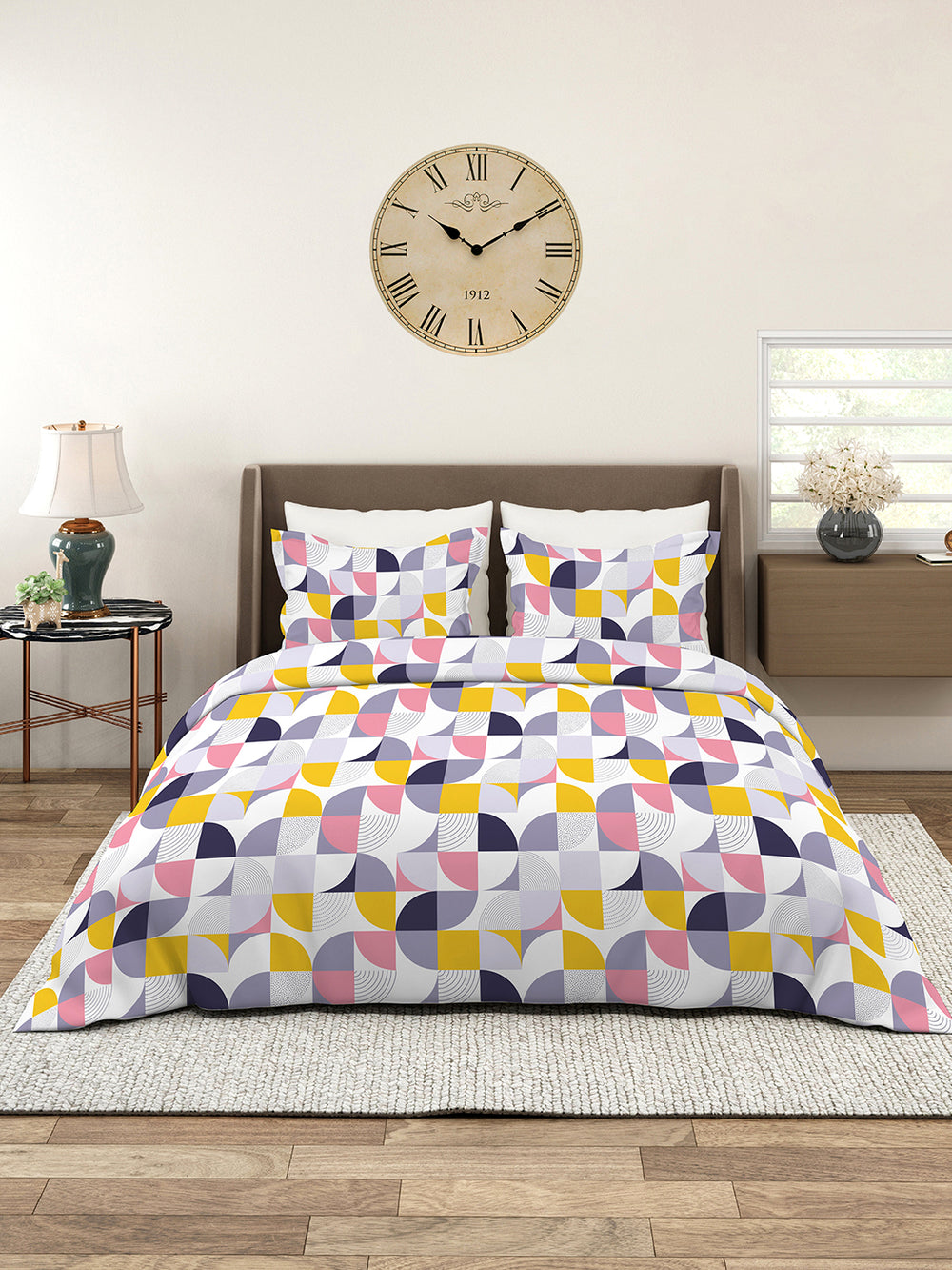 Aura Microfibre 110 GSM Multicolor Geometrical 1 King Size Bedsheet with 2 Pillow Covers