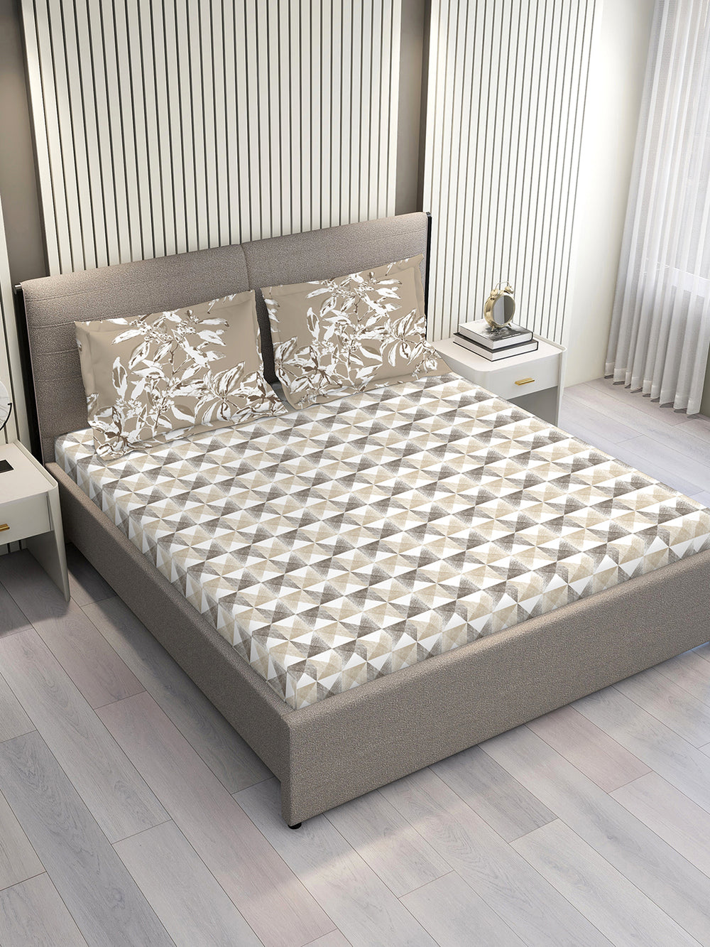 Illuminating Homes 100% Cotton 144 TC Multicolor Geometrical 1 Double Size Bedsheet with 2 Pillow Covers